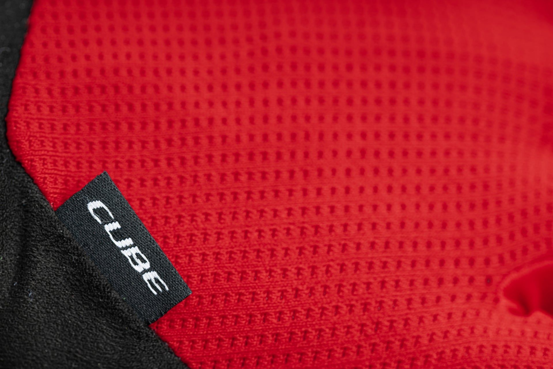 Guantes CUBE Natural Fit de dedo largo con almohadillas de gel / Color rojo